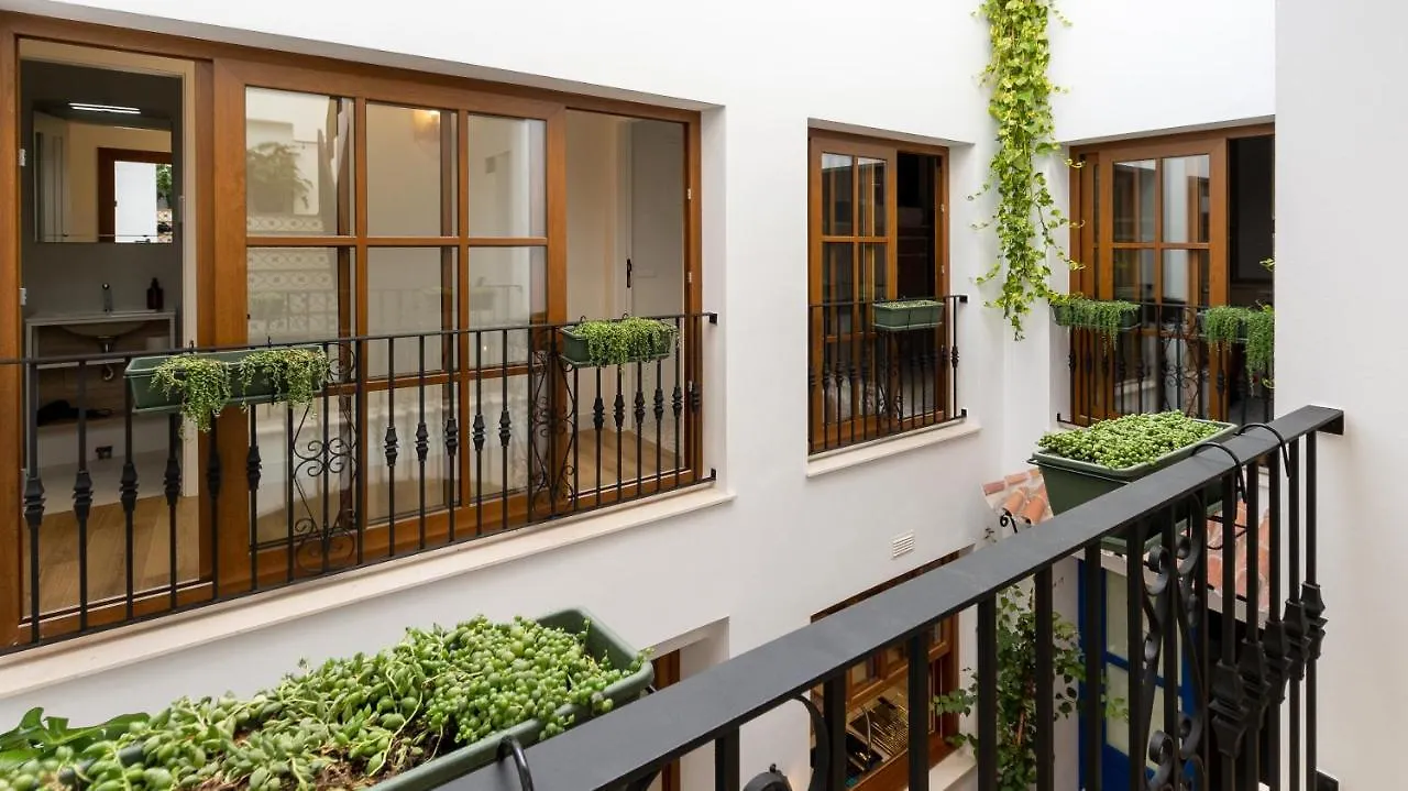 Veranera Hostel エステポナ
