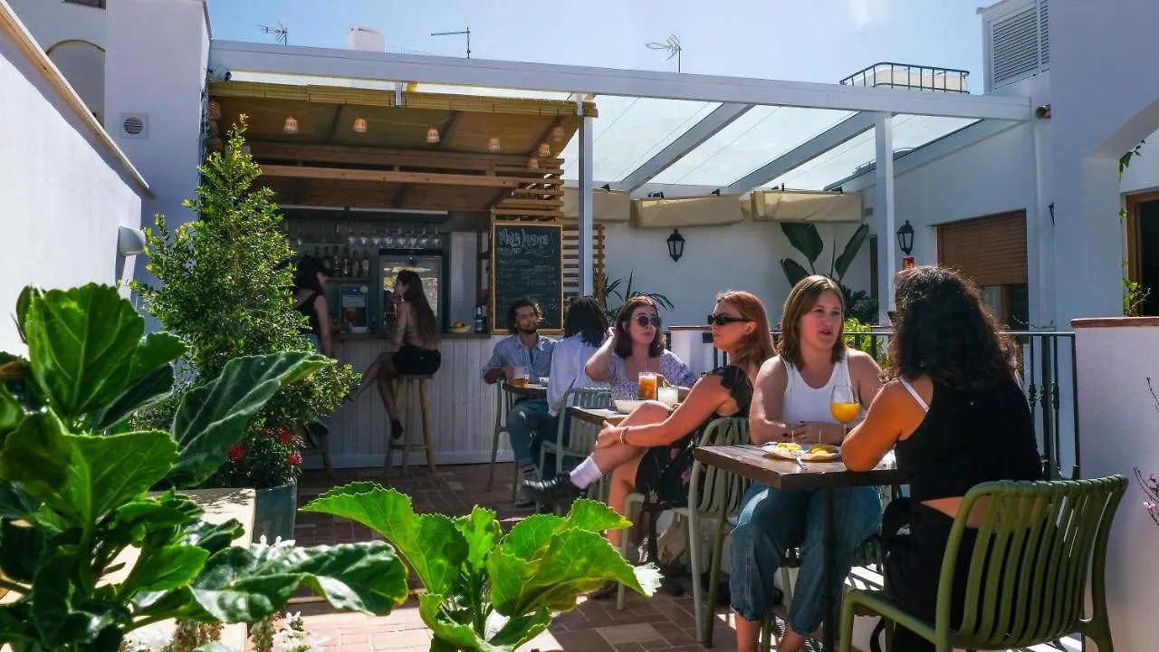 Veranera Hostel エステポナ