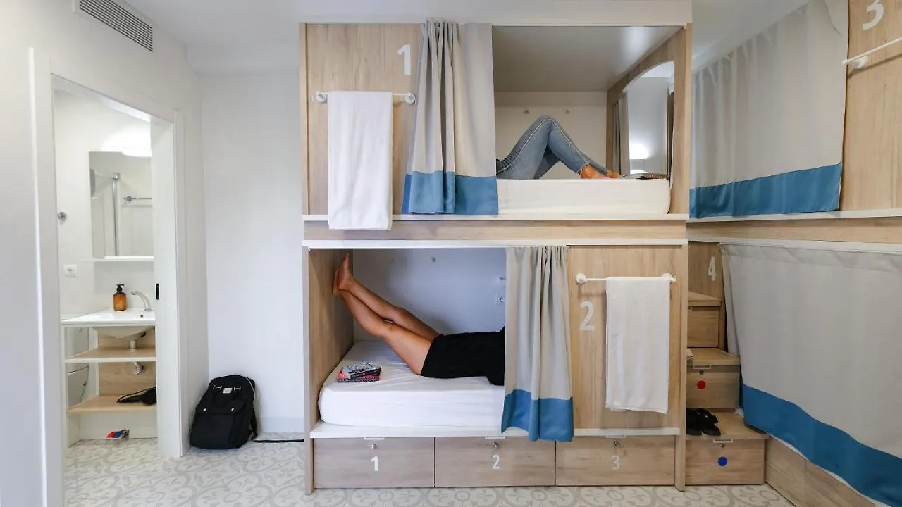 Veranera Hostel エステポナ