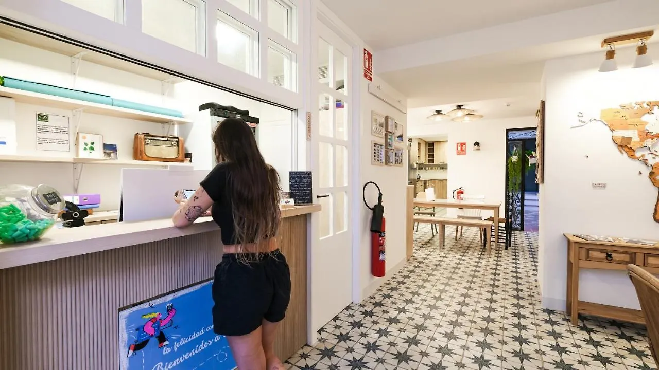 Veranera Hostel エステポナ