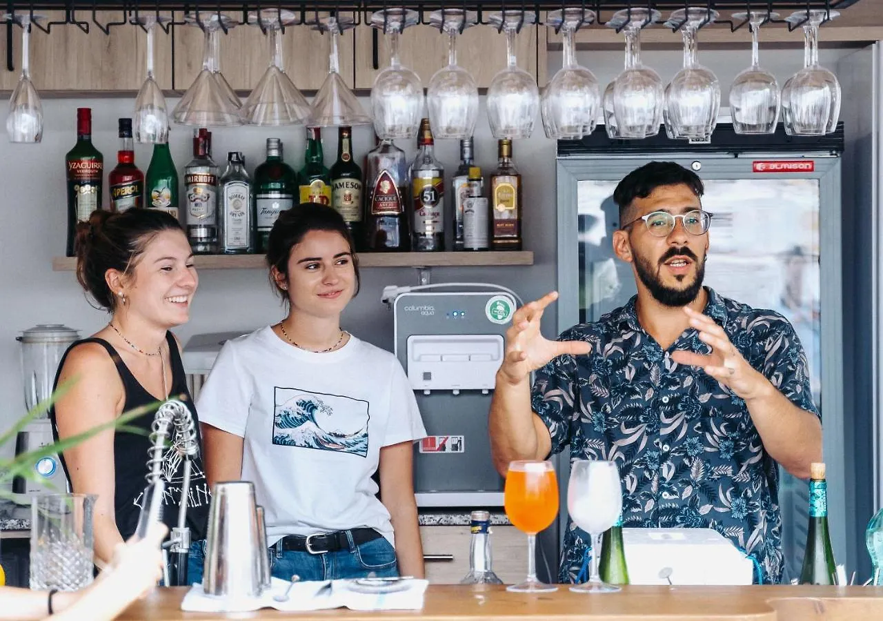 Veranera Hostel エステポナ