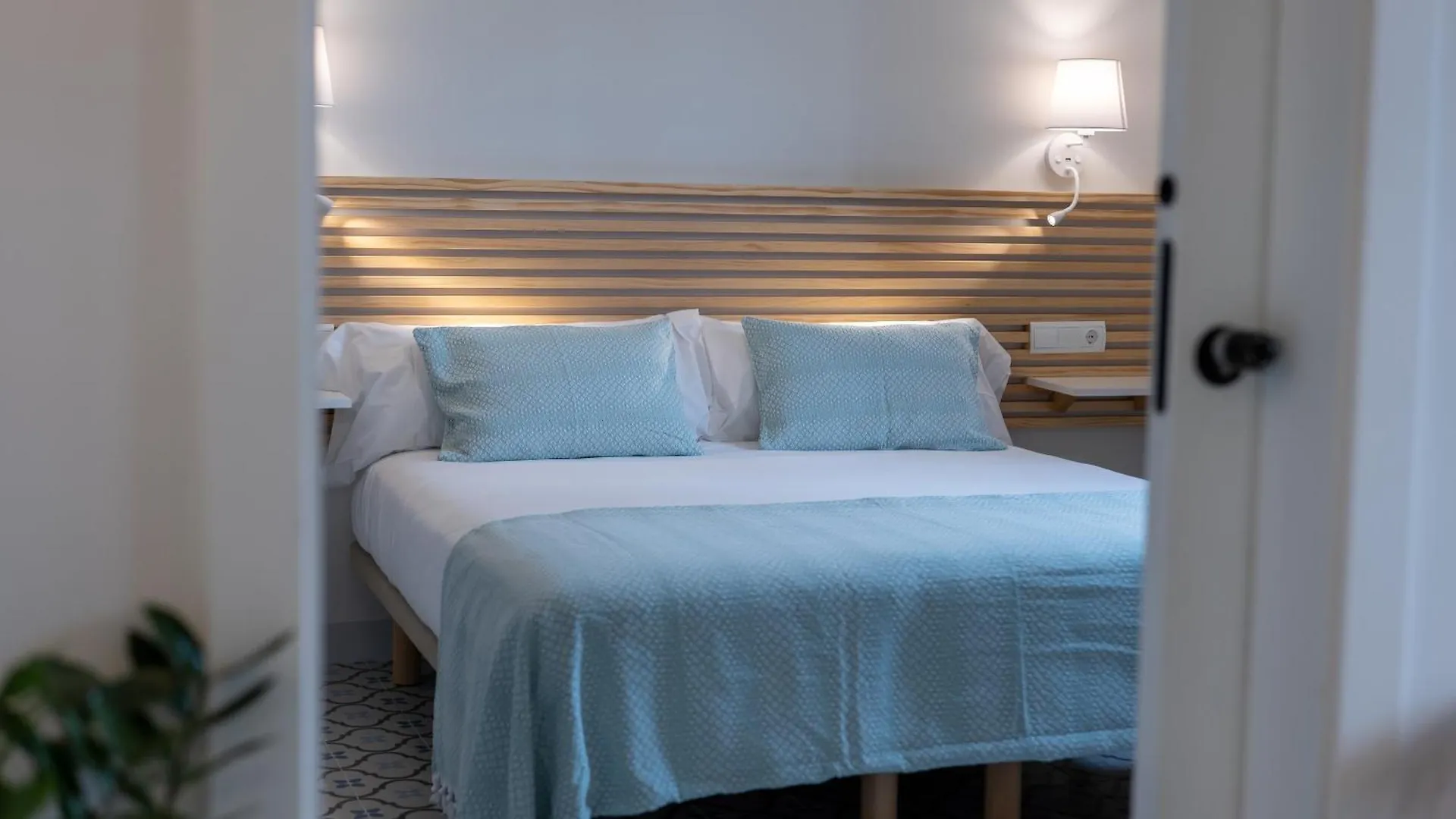 Veranera Hostel エステポナ スペイン